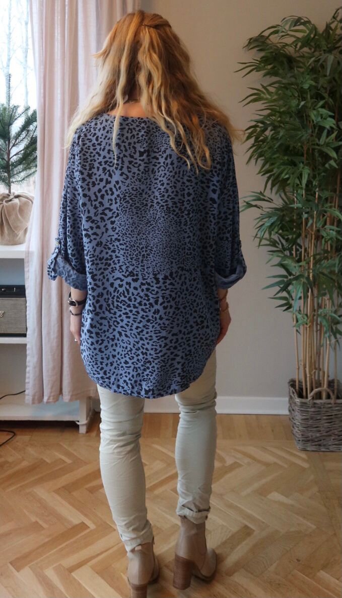 Jennifer blus - Leopardmönster - Blå