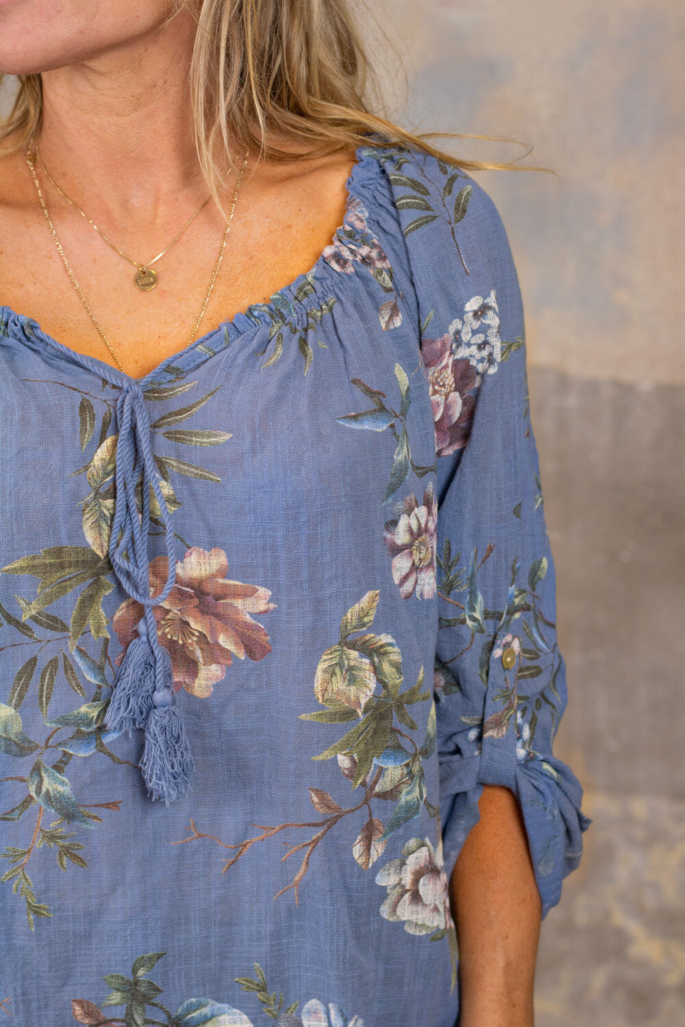 Mimi - Blommig tunika med Knyt  - Blå