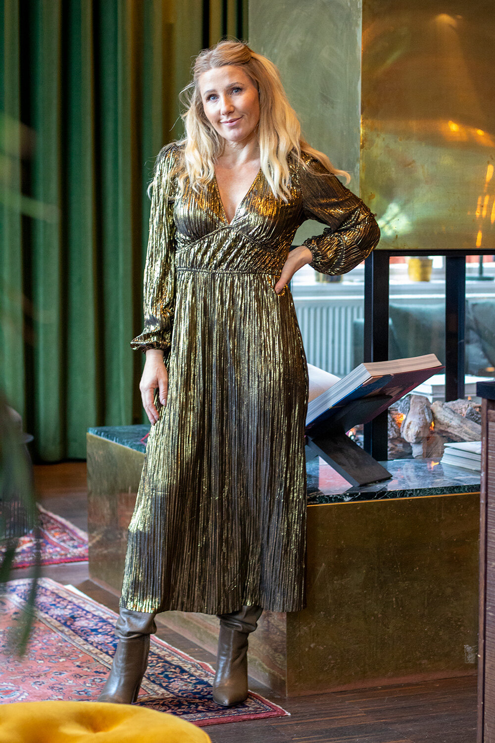 Whitney Plisserad klänning - Guld