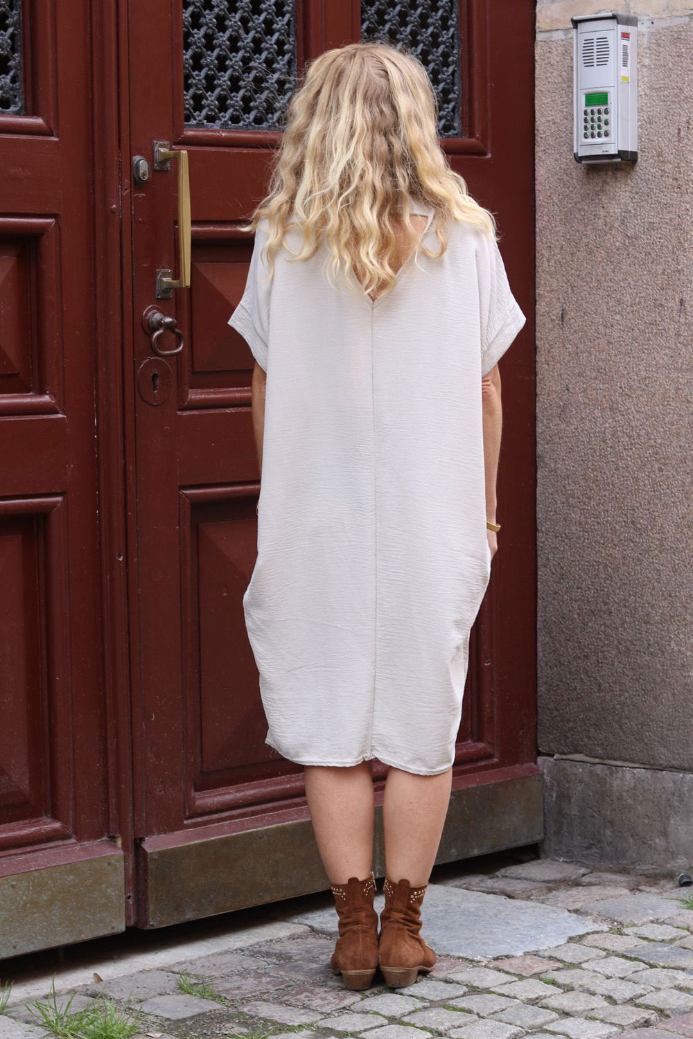 Isadora V-neck dress - Beige - Image 3