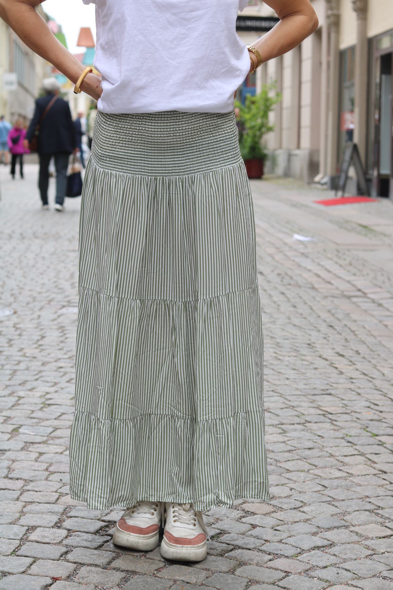 Randig kjol med Smock - Khaki/Vit - Bild 2