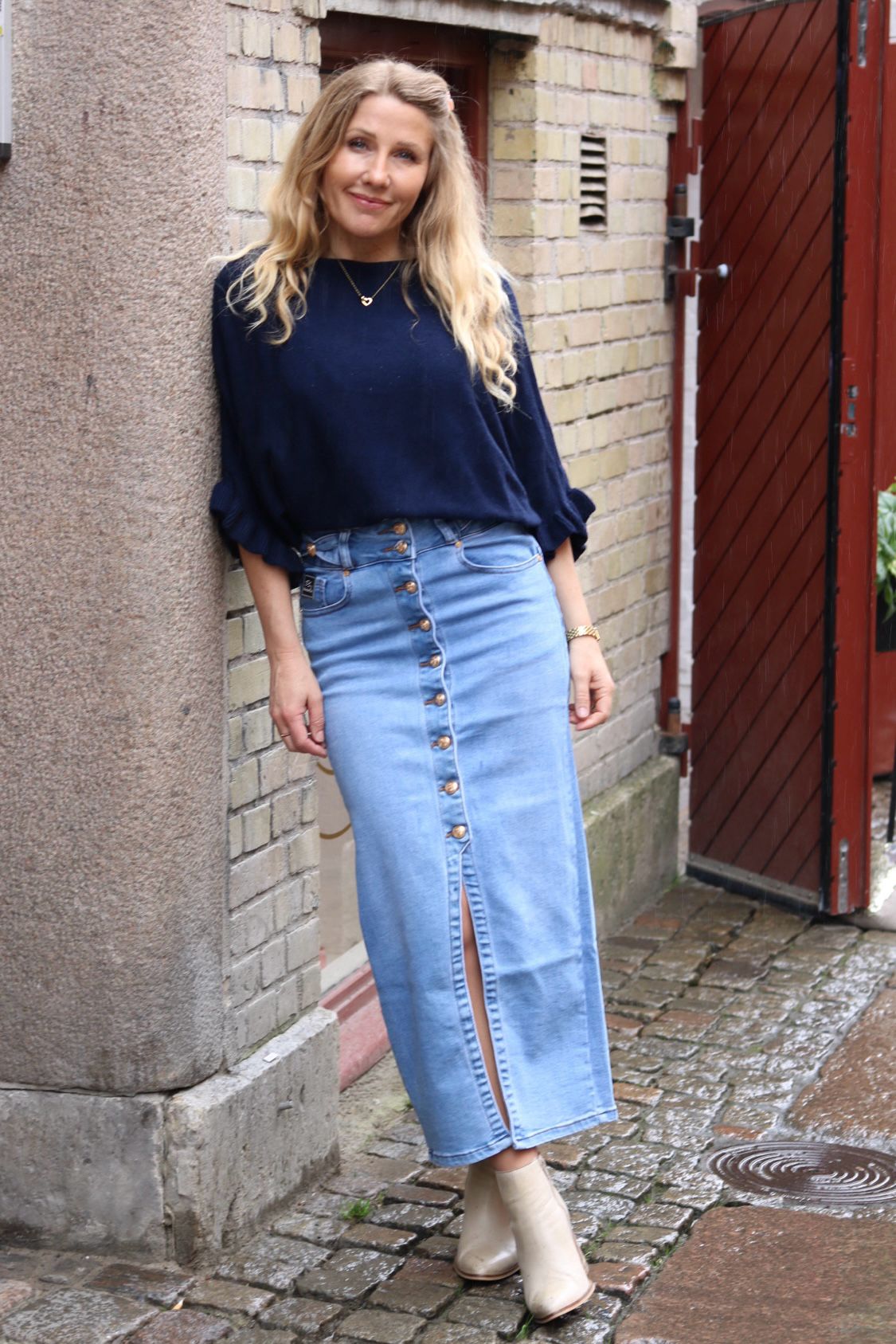 Lång jeanskjol - Rosetter och knappar - Denim - Bild 8