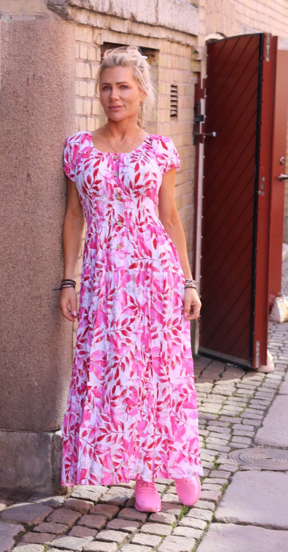 Meja - Long dress with leaves and gold splashes - Pink