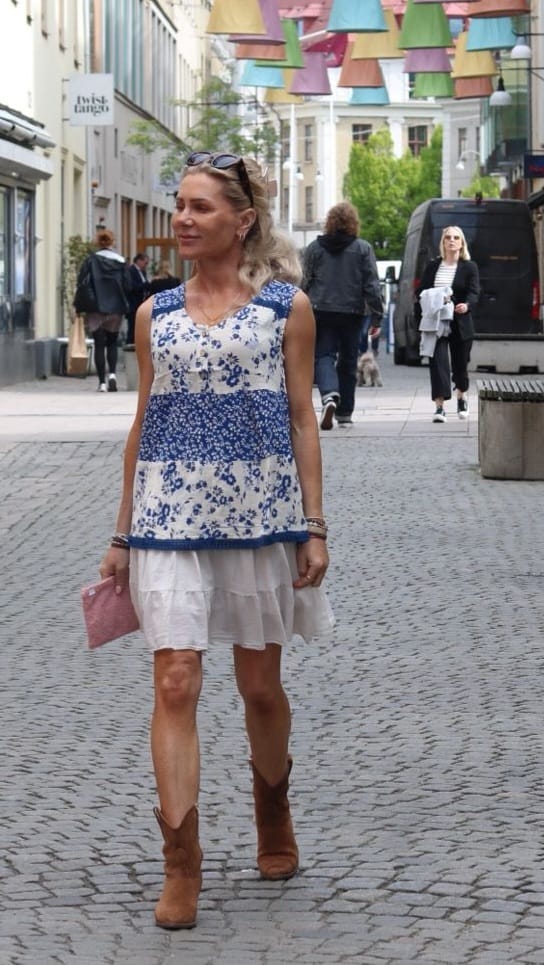 Svea - Linne med blommor - Blå/Ivory - Bild 5