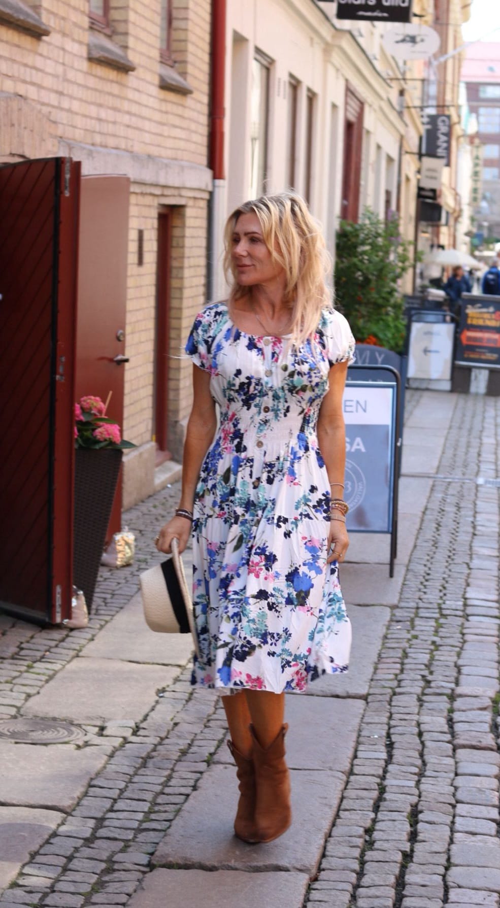 Elsi - Klänning med sommarblommor- Blå/Aqua - Bild 2