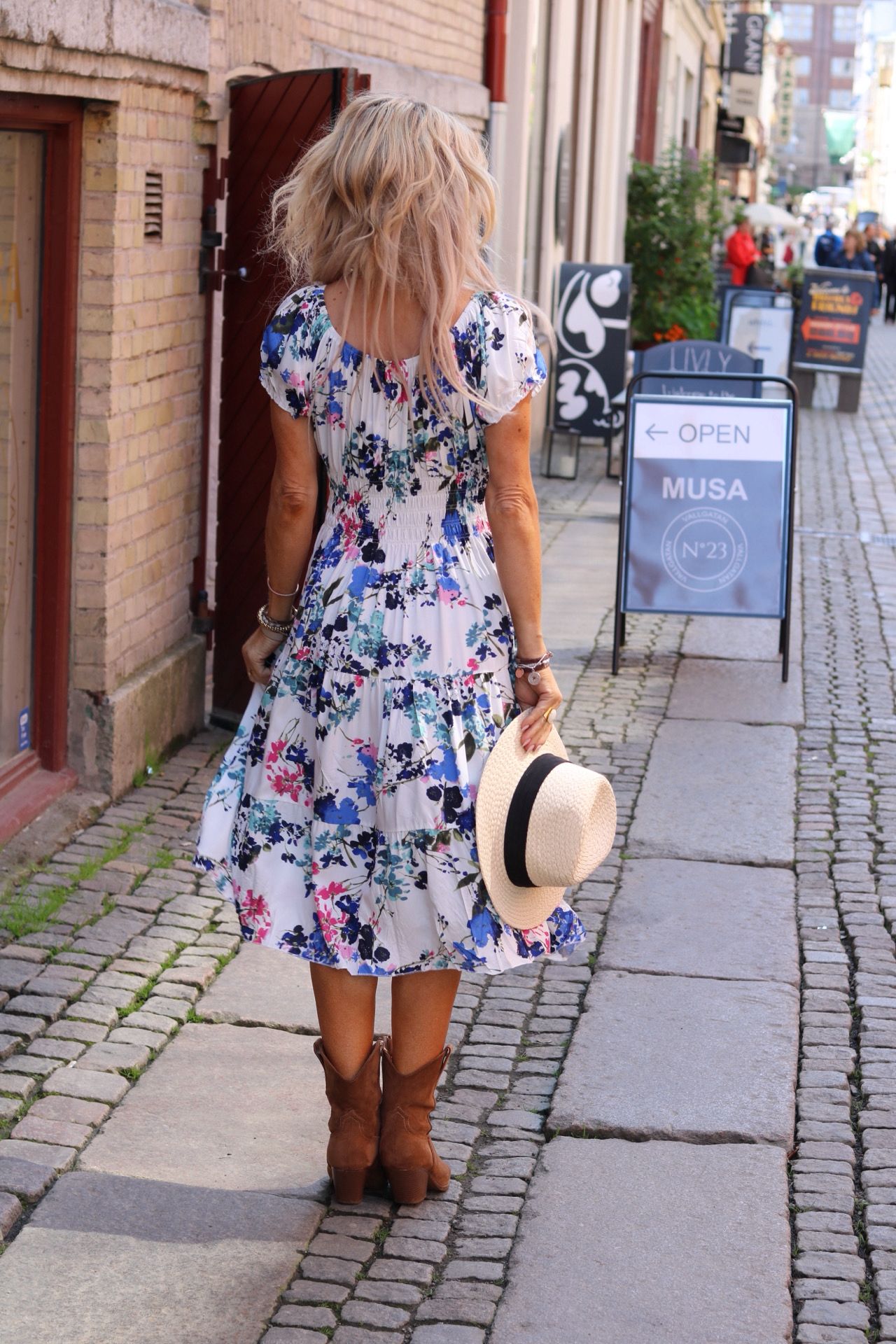 Elsi - Klänning med sommarblommor- Blå/Aqua - Bild 6