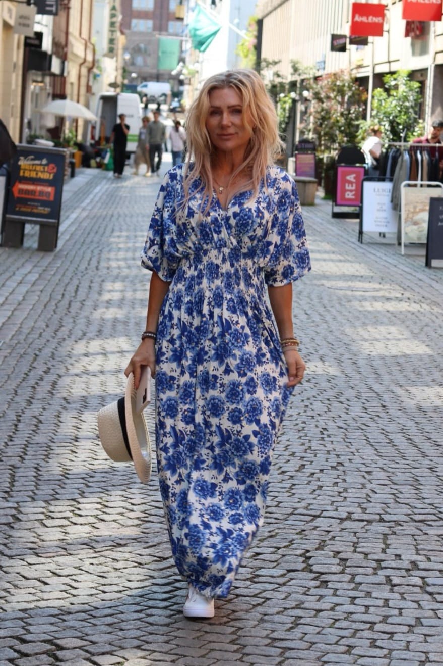 Cynthia Long soft dress with flowers - Blue