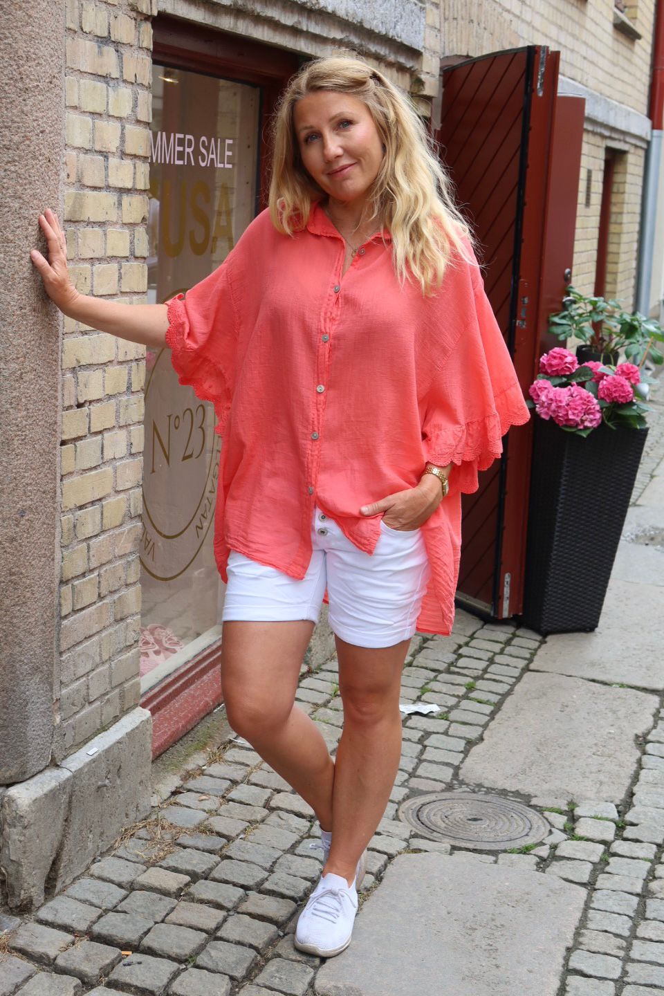 Hanna - Shirt blouse with lace details - Coral - Image 3