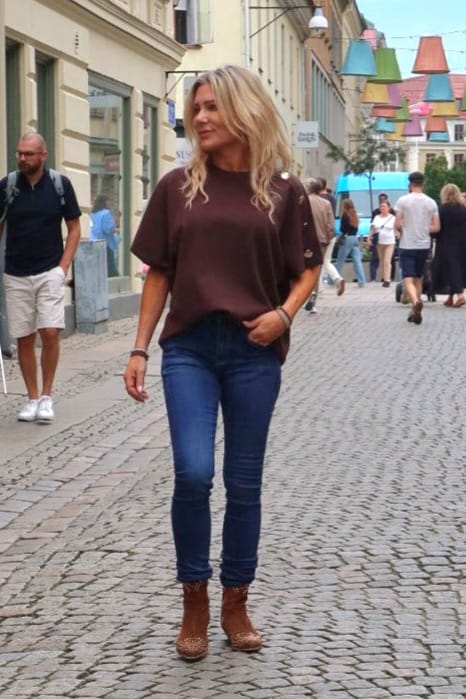 Noelle - Fine knit top with gold buttons - Choco - Image 8