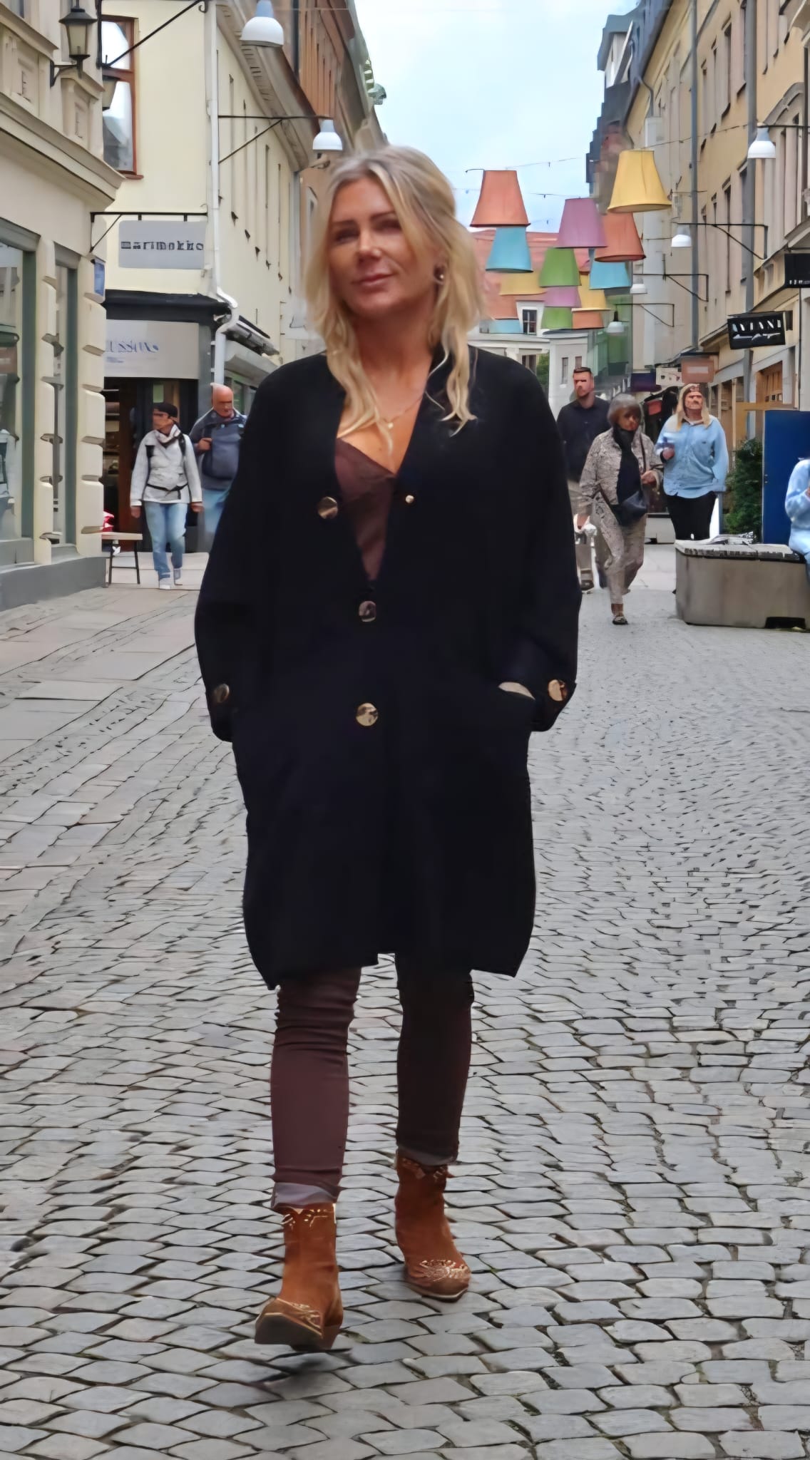 Elise -Kofta med guldknappar- Svart - Bild 4