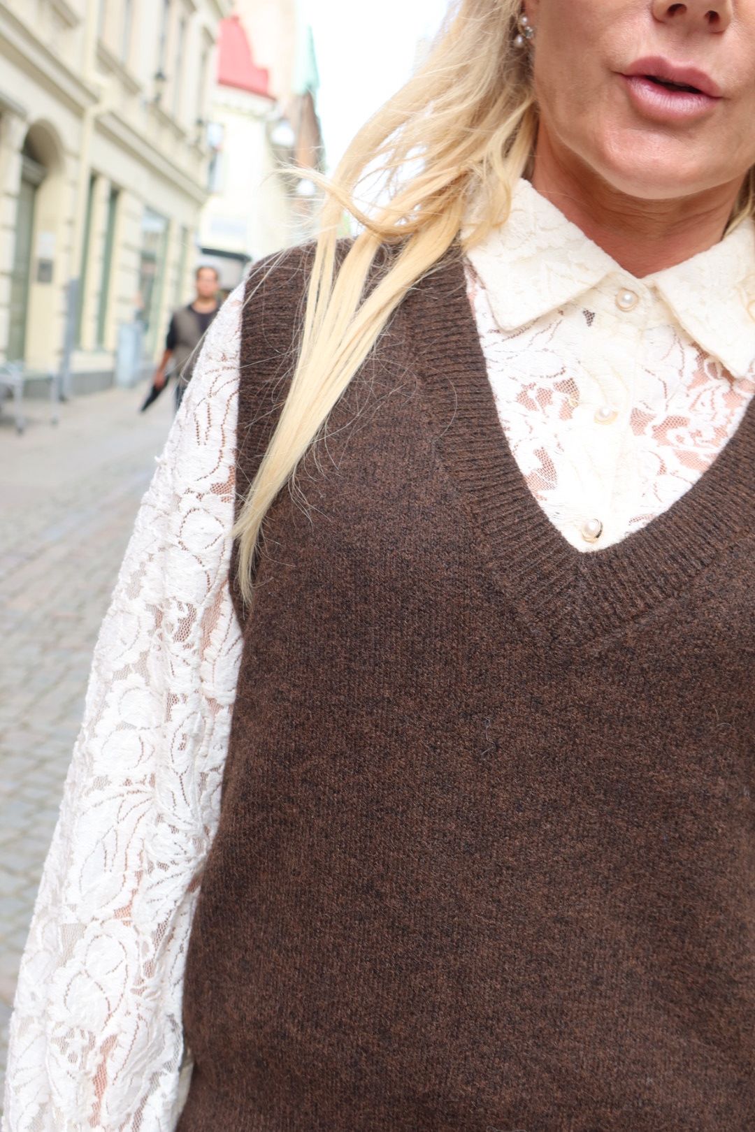 Sara - Knitted vest - Choco - Image 2