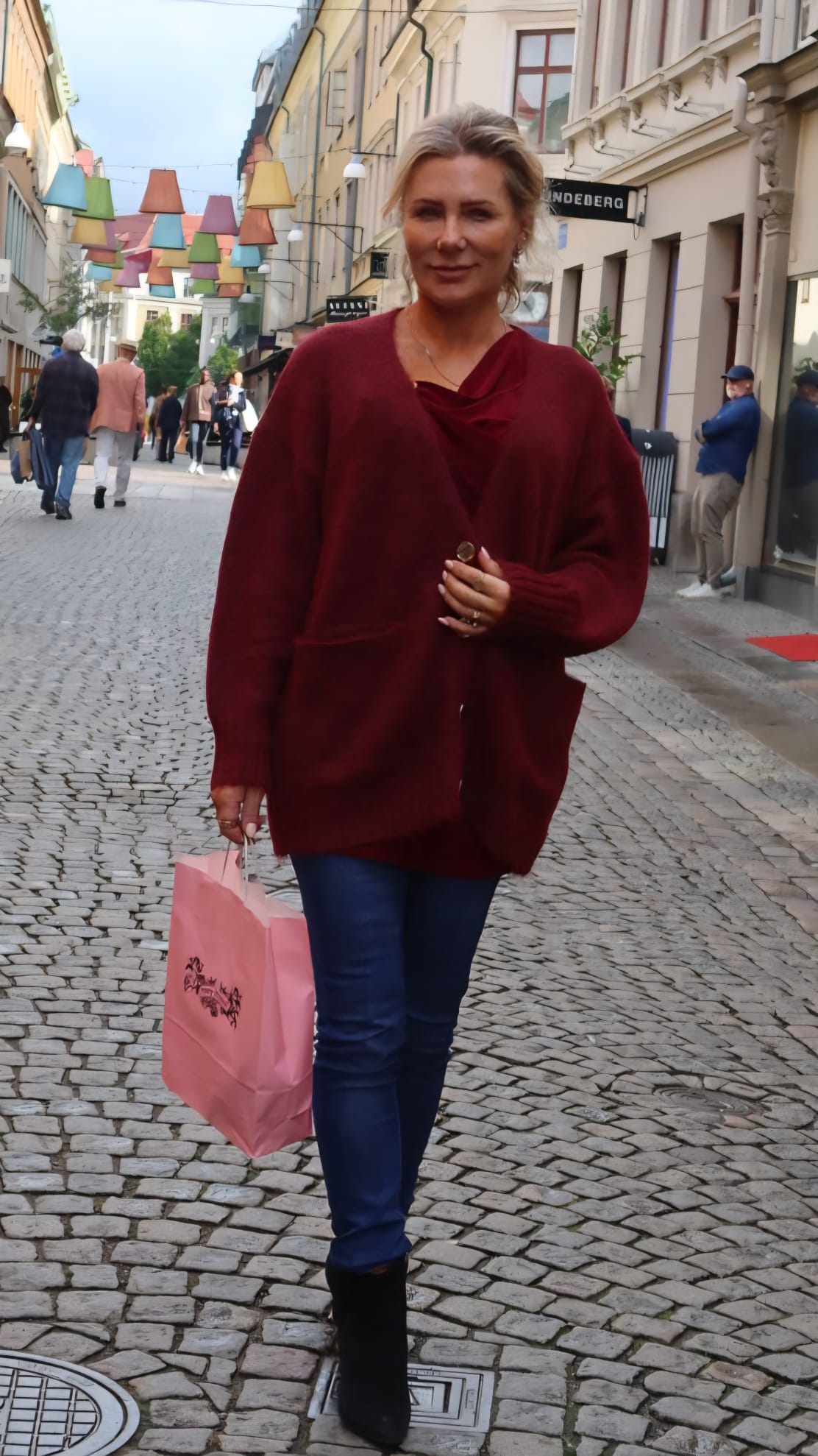 Vega - Oversizekofta med guldknappar - Wine - Bild 7