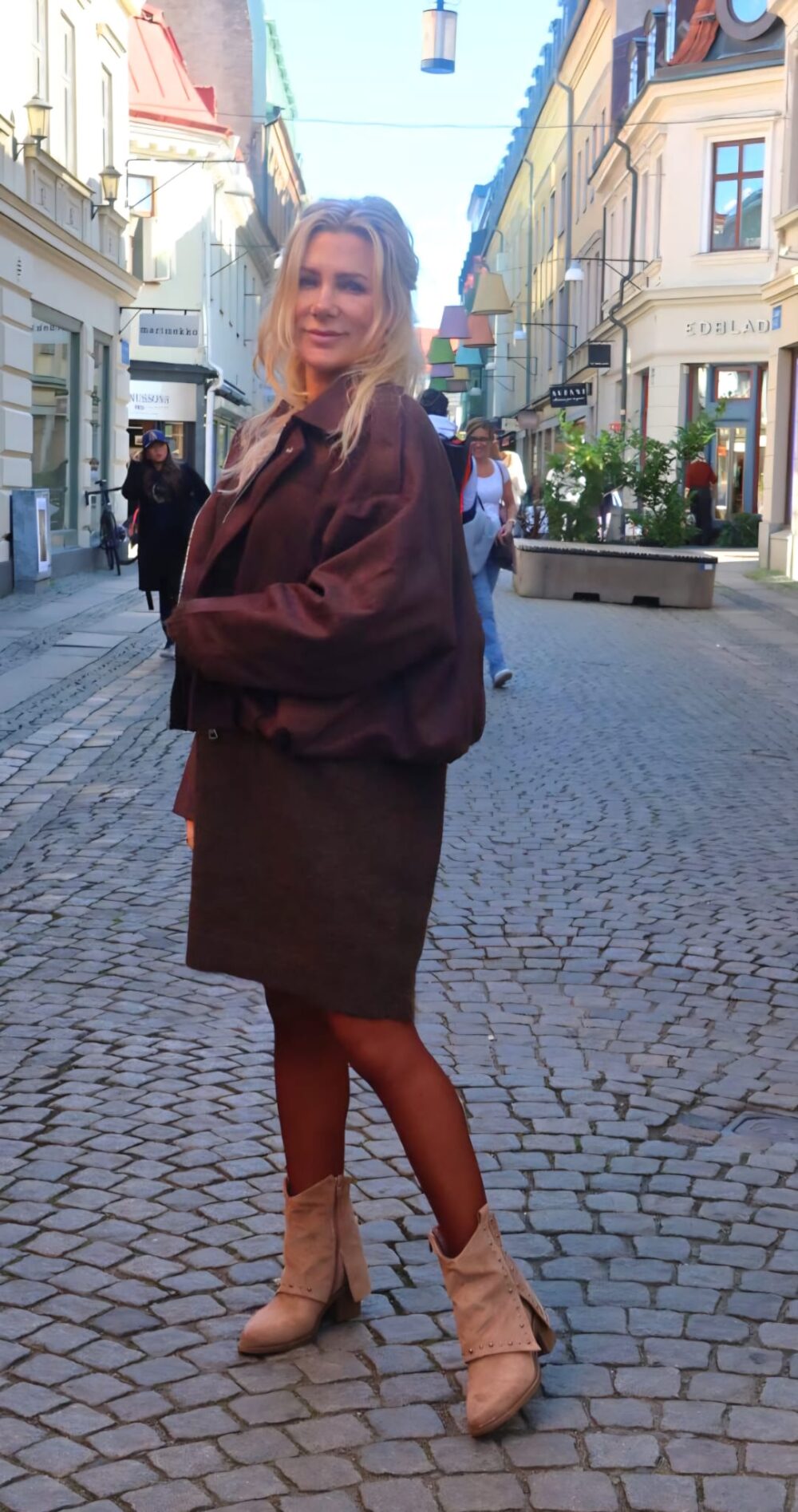 Låga mockaboots med nitar och kappa - Desert brown - Bild 11