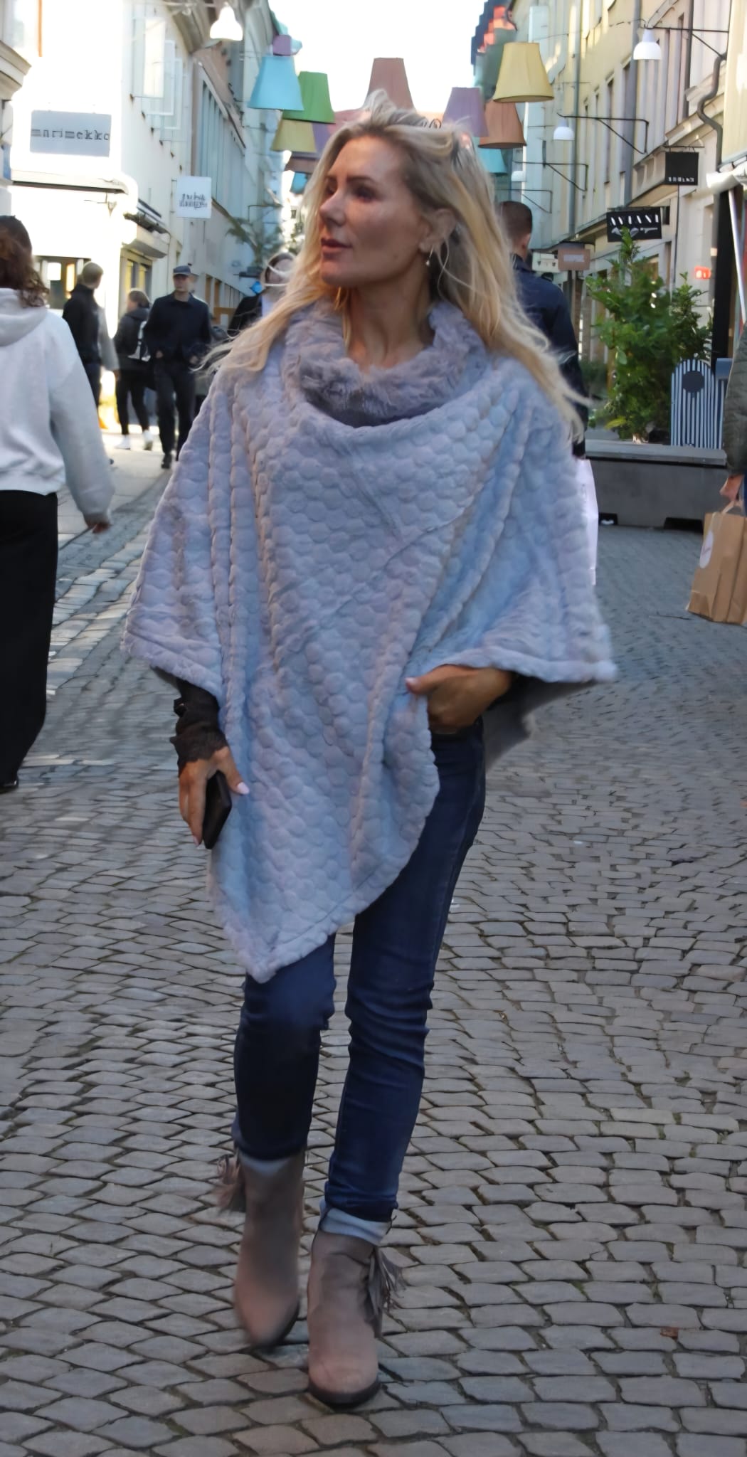 Faux fur poncho - Grey - Image 4