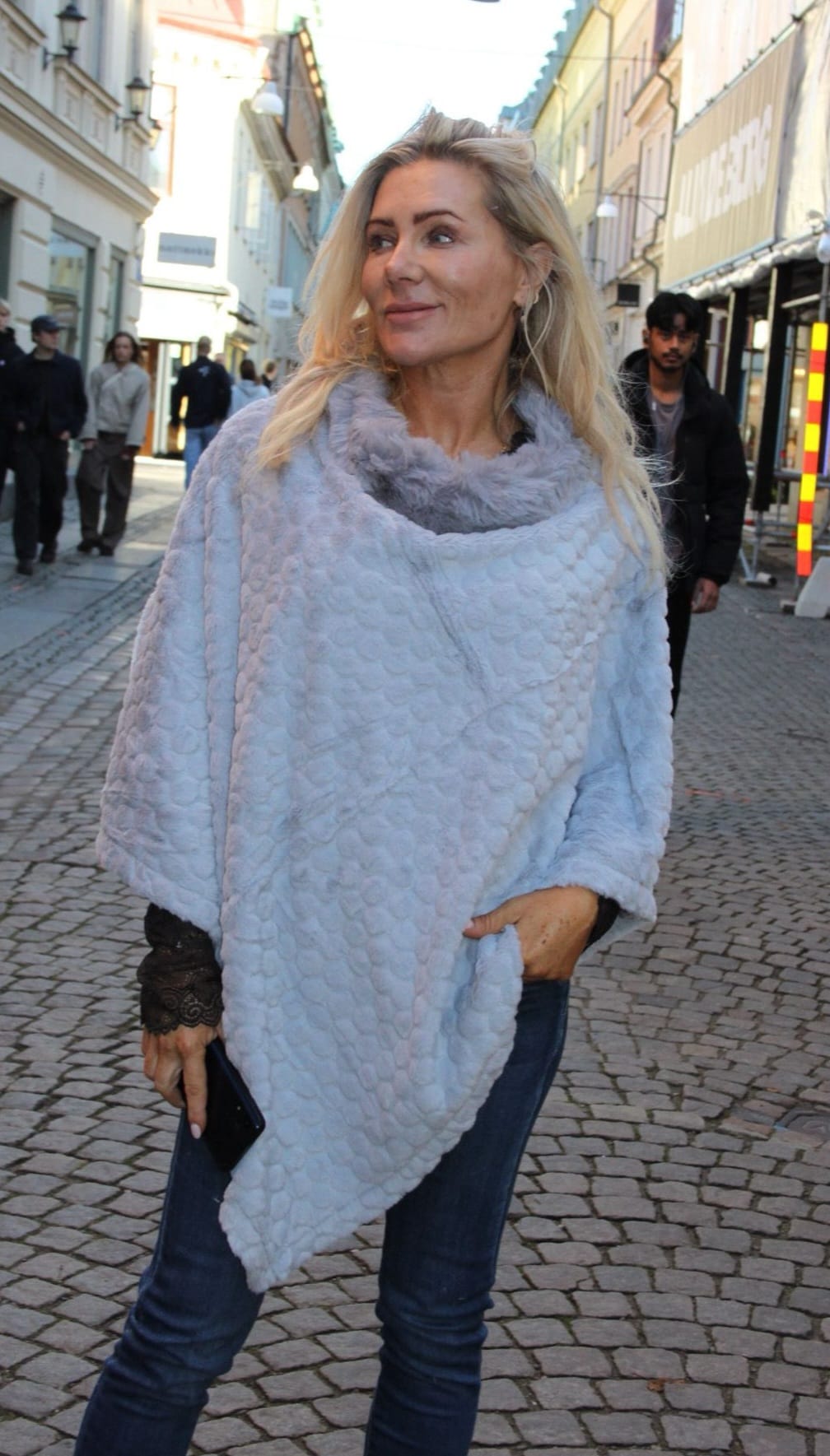 Faux fur poncho - Grey