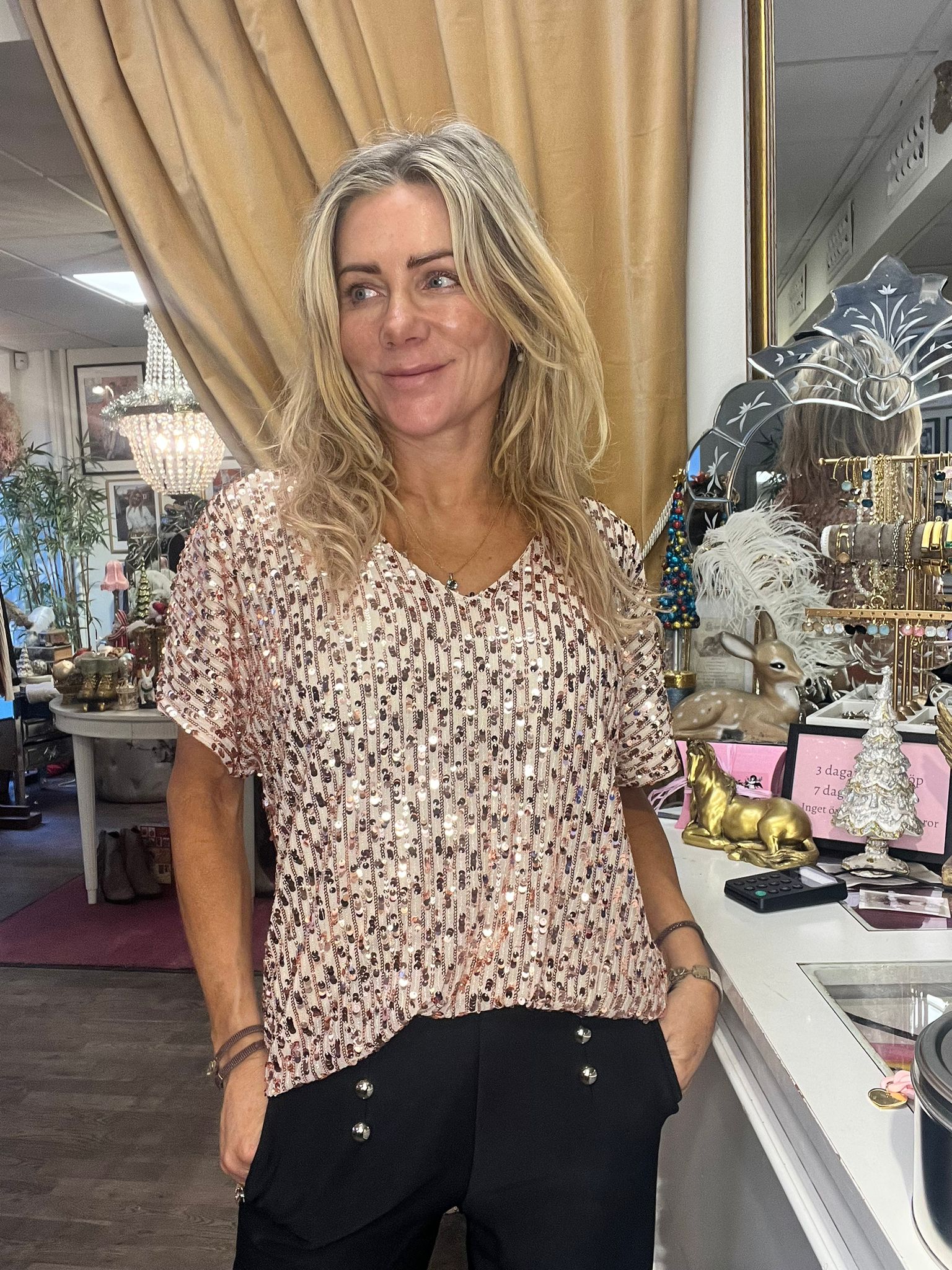 Glittra - V-ringad topp med paljetter - Rose