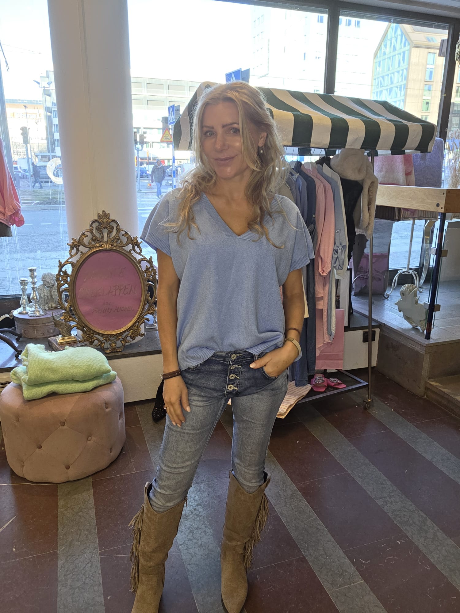 Wilhelmina - Fine knitted vest - Light Blue - Image 3