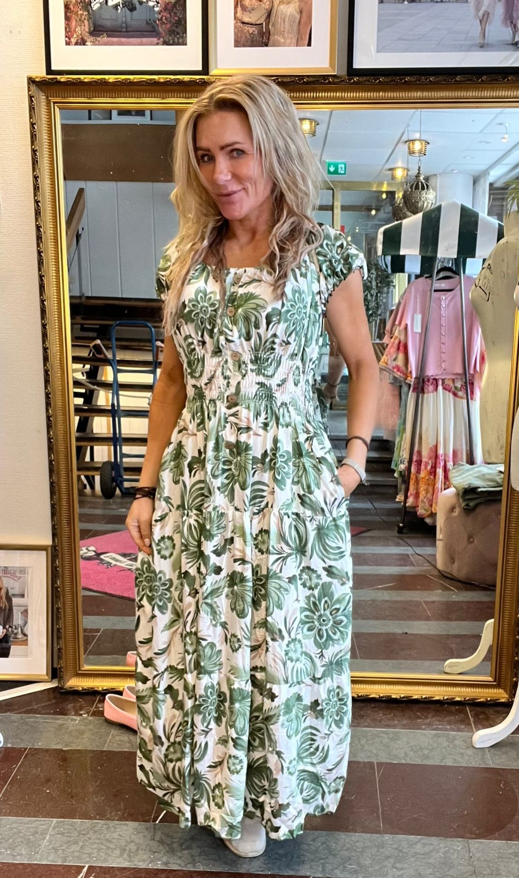 Meja - Långklänning med blomster - 302-B9 - Grön - Bild 2