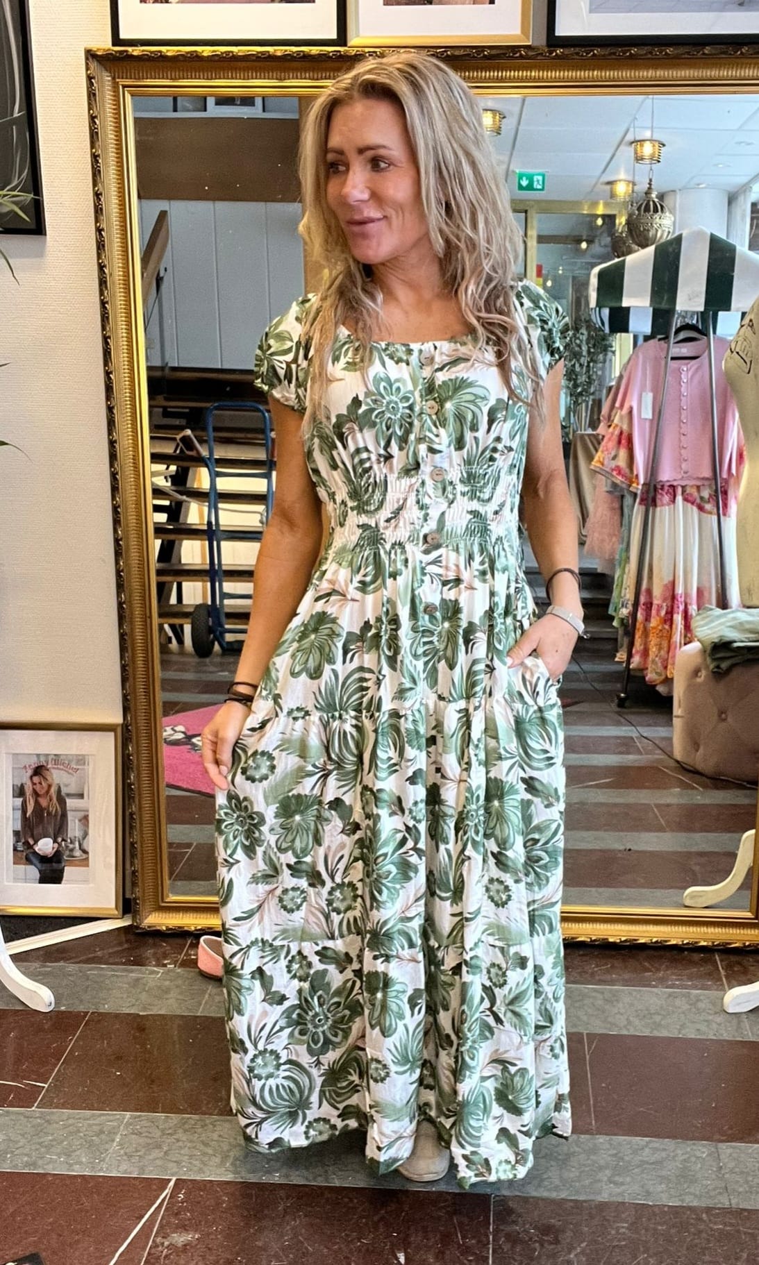 Meja - Långklänning med blomster - 302-B9 - Grön - Bild 5