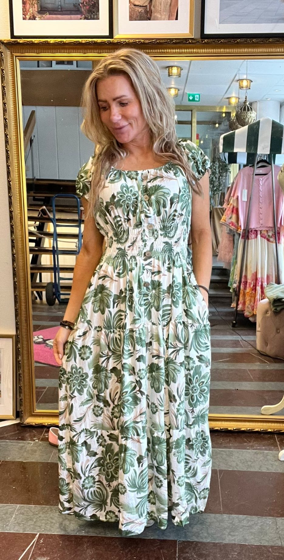 Meja - Långklänning med blomster - 302-B9 - Grön - Bild 4