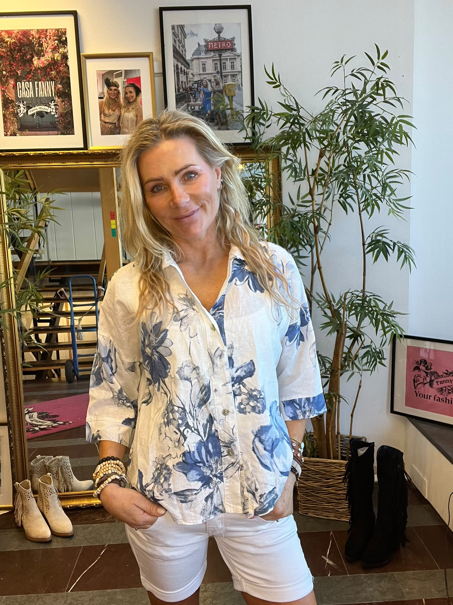 Marielle - Linneskjorta med blommor - Blå - Bild 5