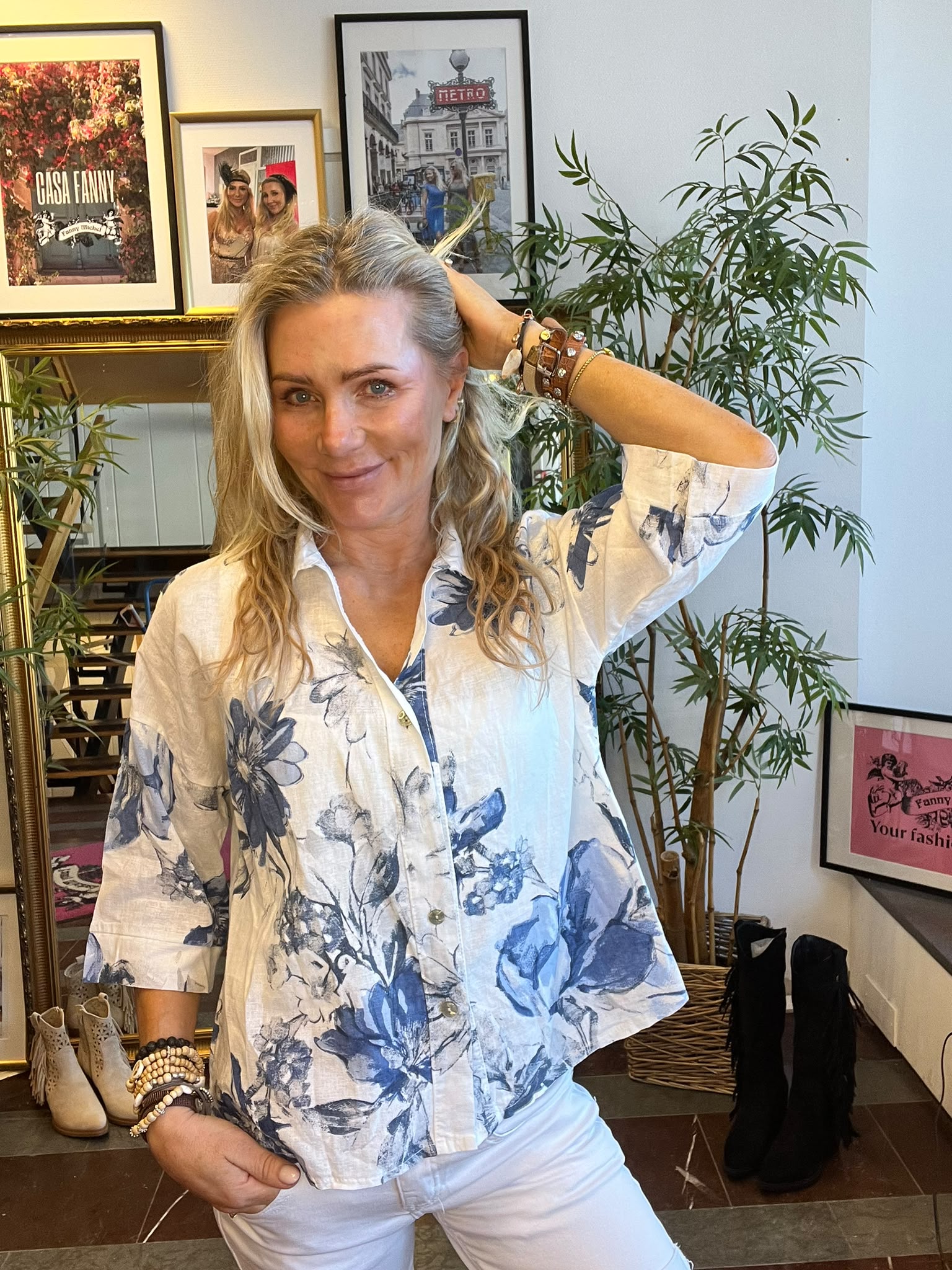 Marielle - Linneskjorta med blommor - Blå - Bild 3
