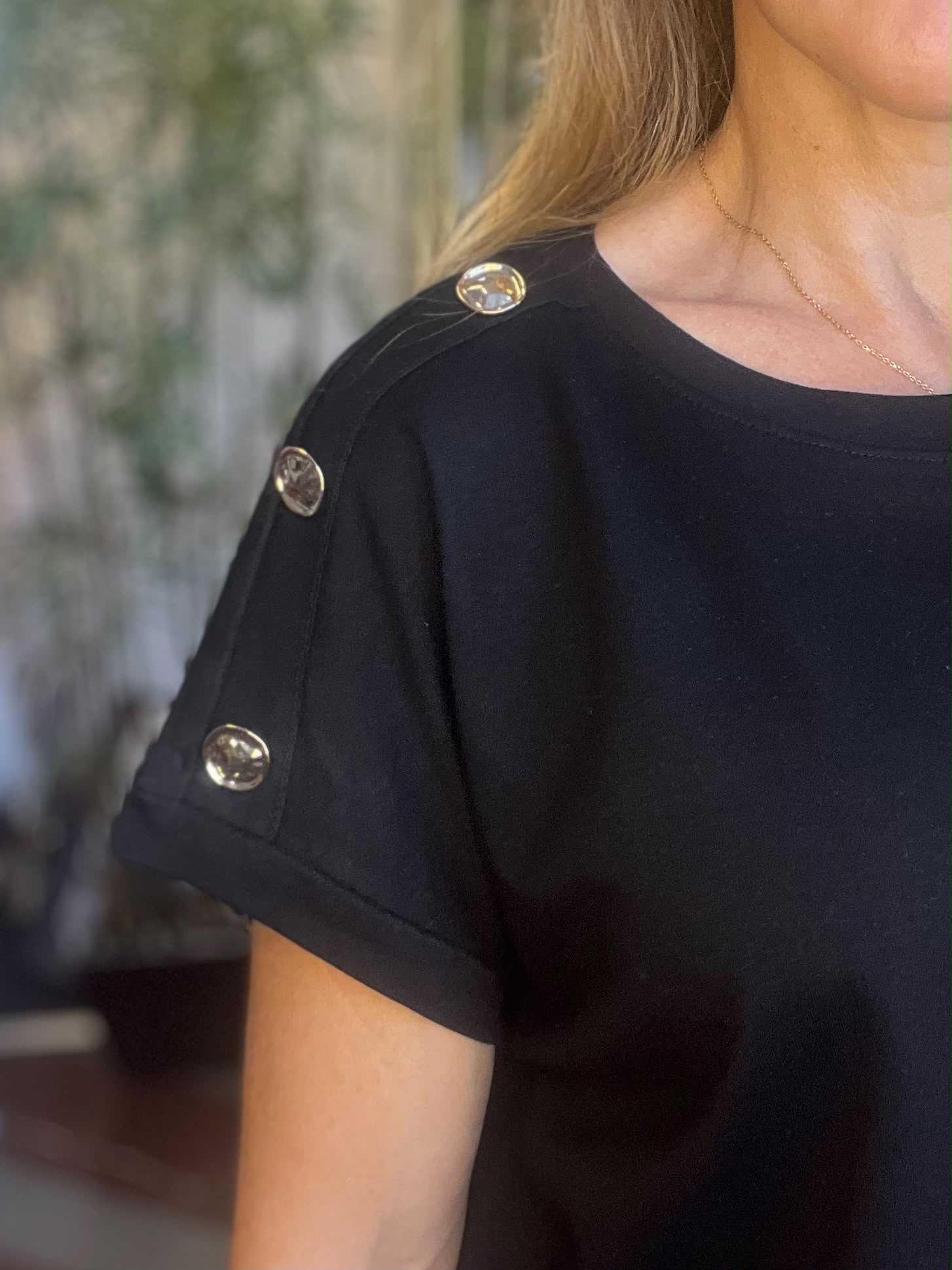 Hanna - Topp med guldknappar - Svart - Bild 6