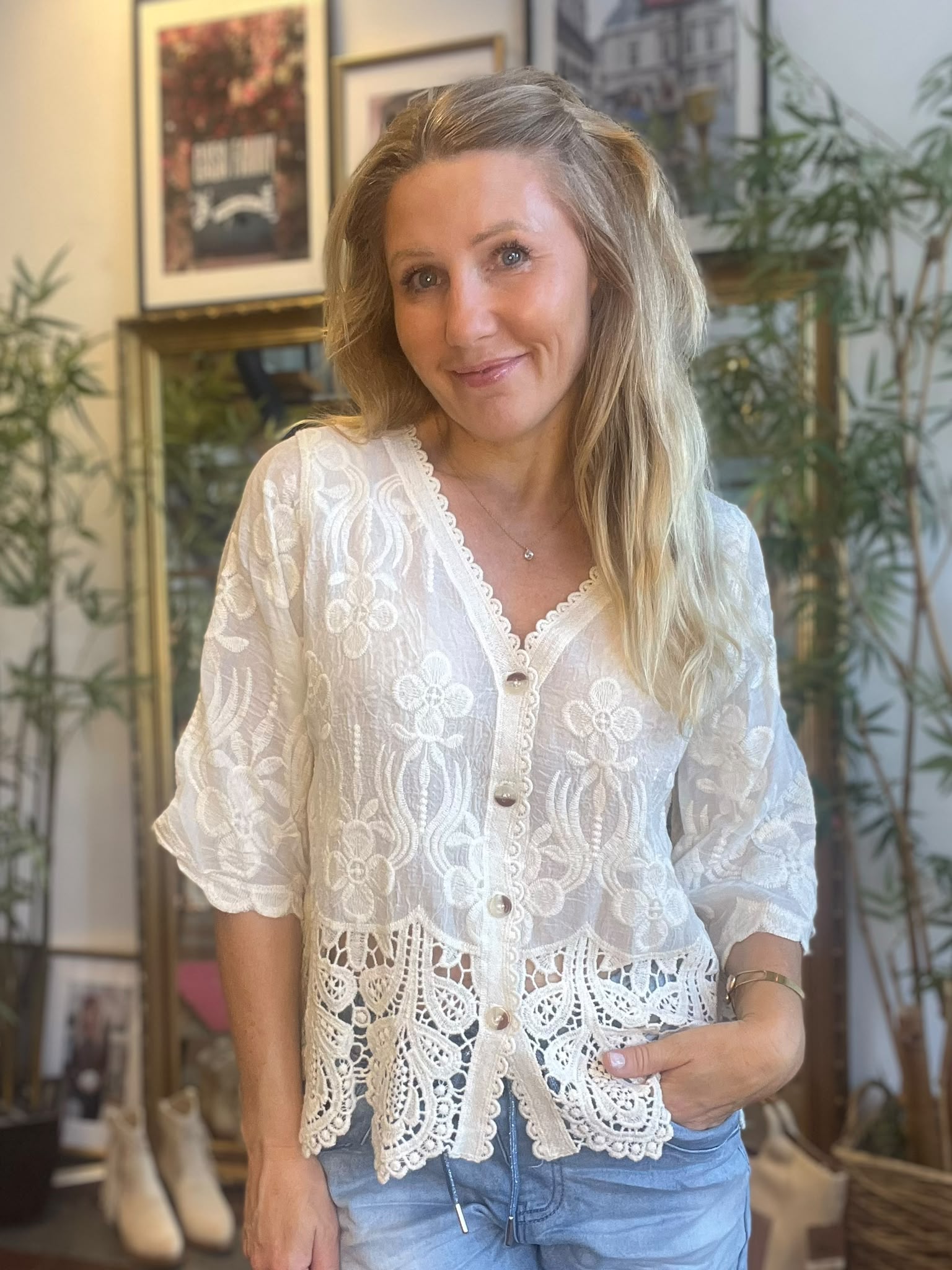 Sofie - Topp med brodyr och spets - Beige