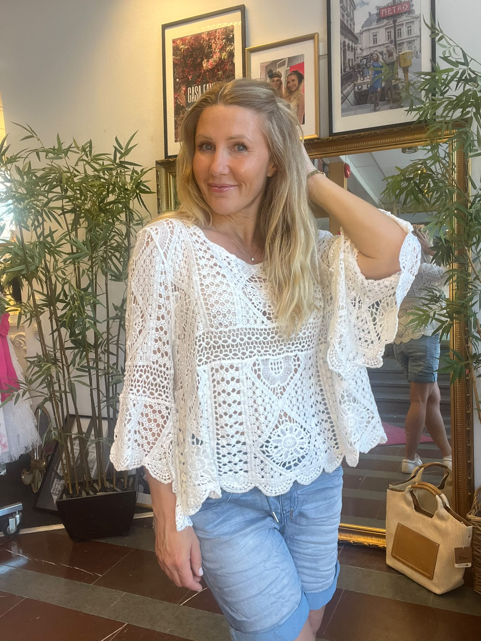 Annie - Virkad topp med trumpetärm - Vit