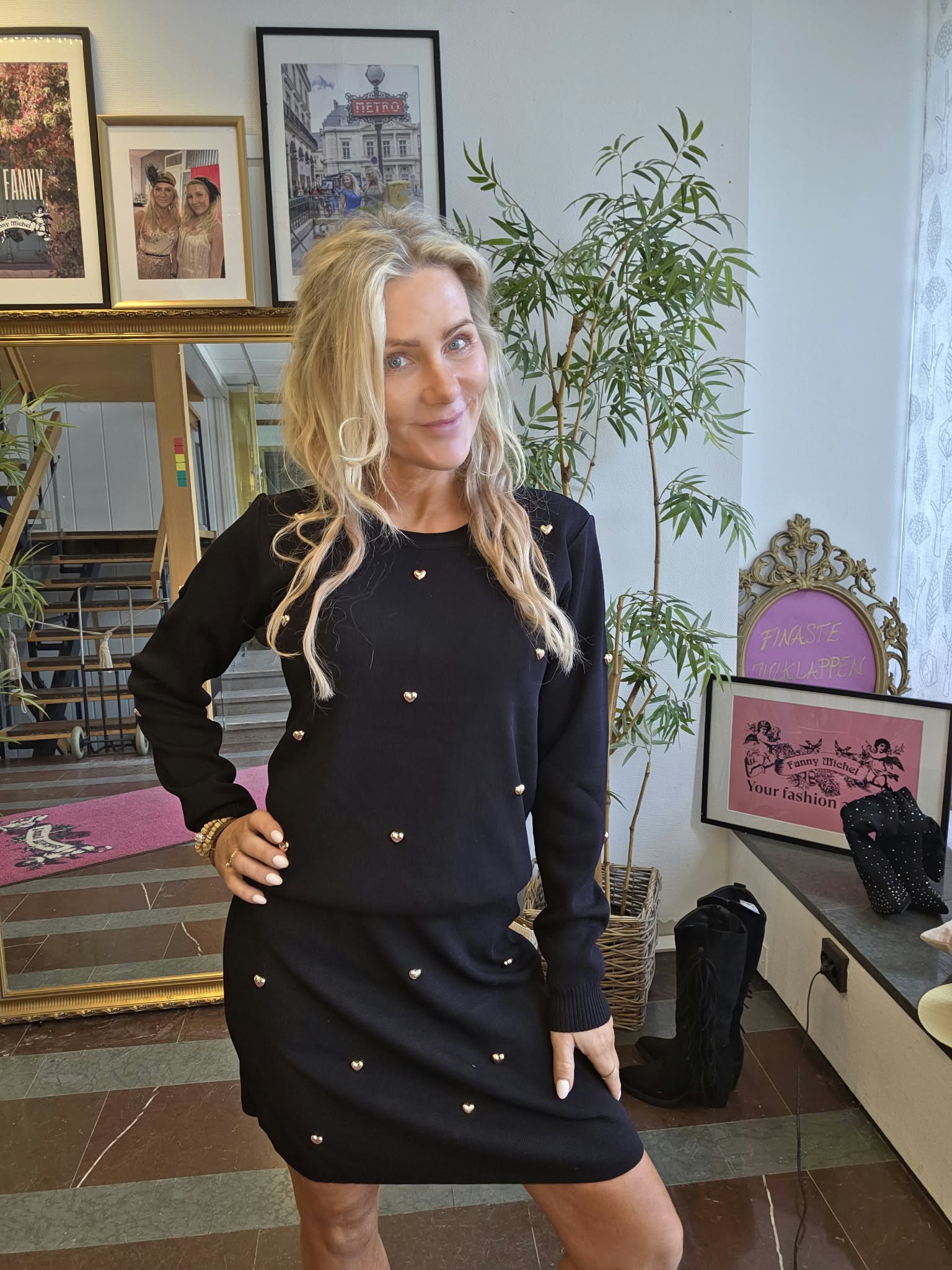 Noelia - Finstickad tröja med guldhjärtan- Svart - Bild 5