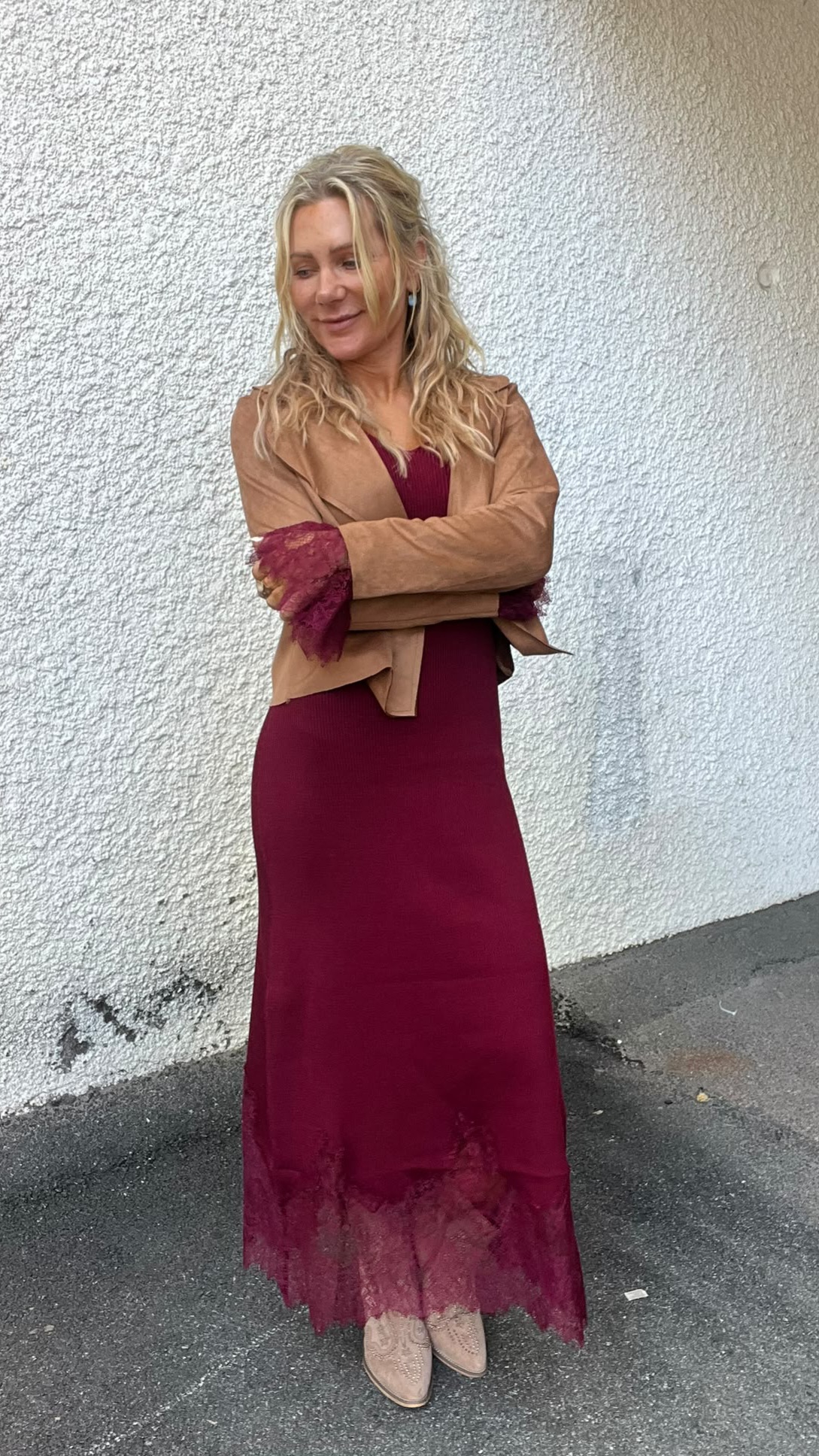 Enya – Fine-knit dress with lace – Bordo - Image 9