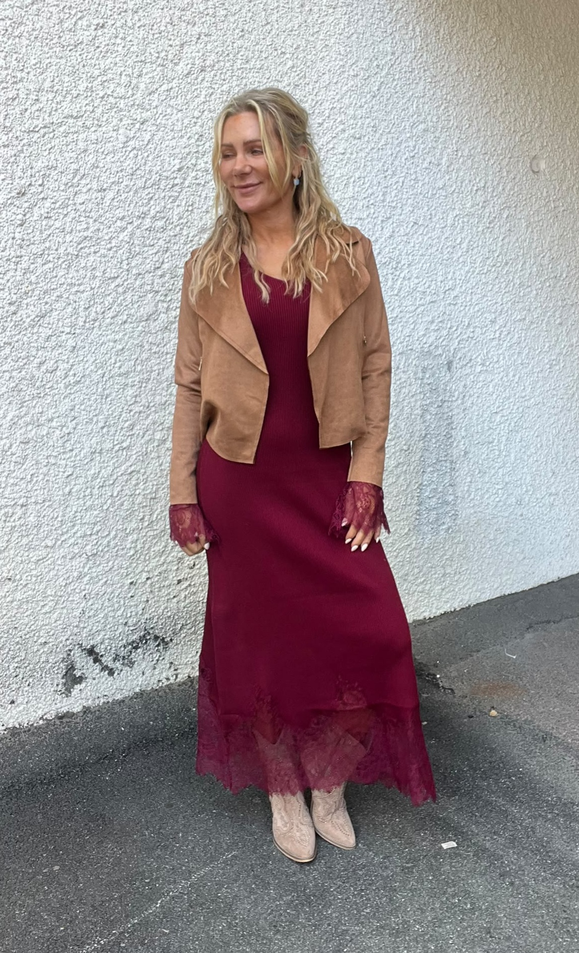 Enya – Fine-knit dress with lace – Bordo - Image 7