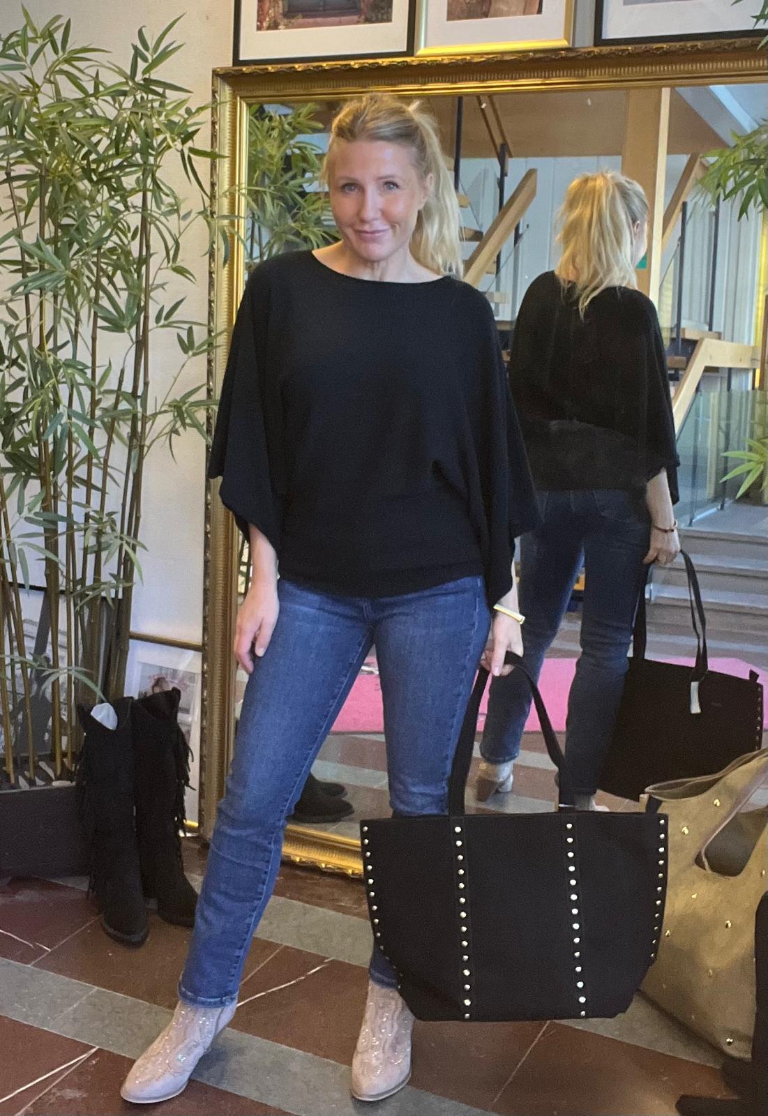 Linnea – Knitted sweater with ribbed cuffs and batwing sleeves – Blacl - Image 5