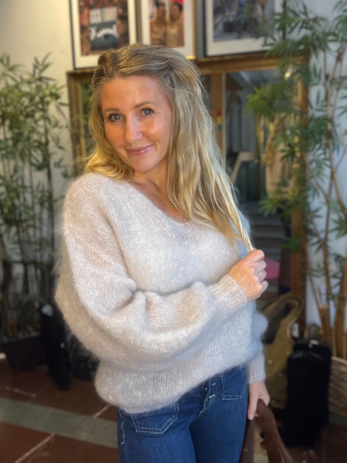 Ivy - V-neck Mohair Sweater - Beige - Image 3