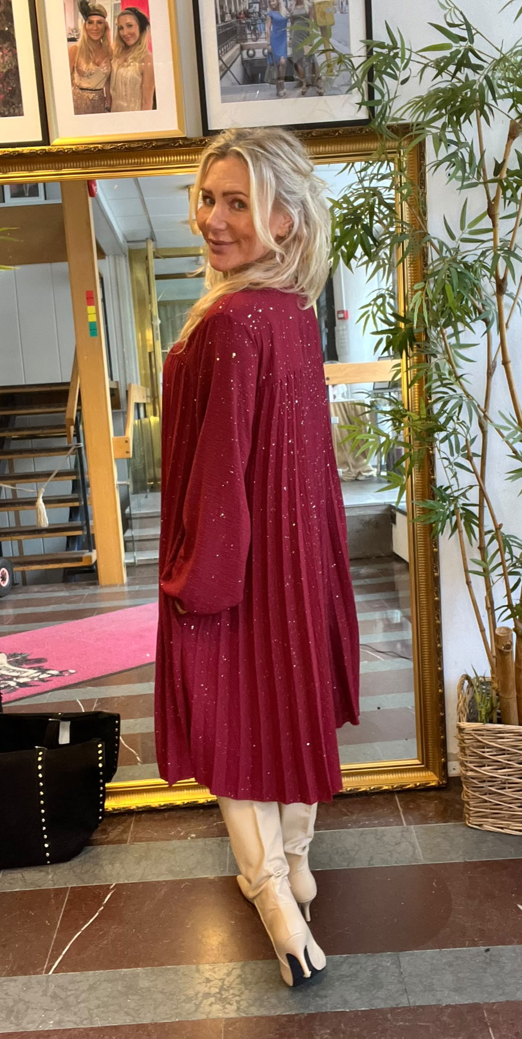 Lovelia - Pleated dress with long sleeves - Bordeaux - Image 5